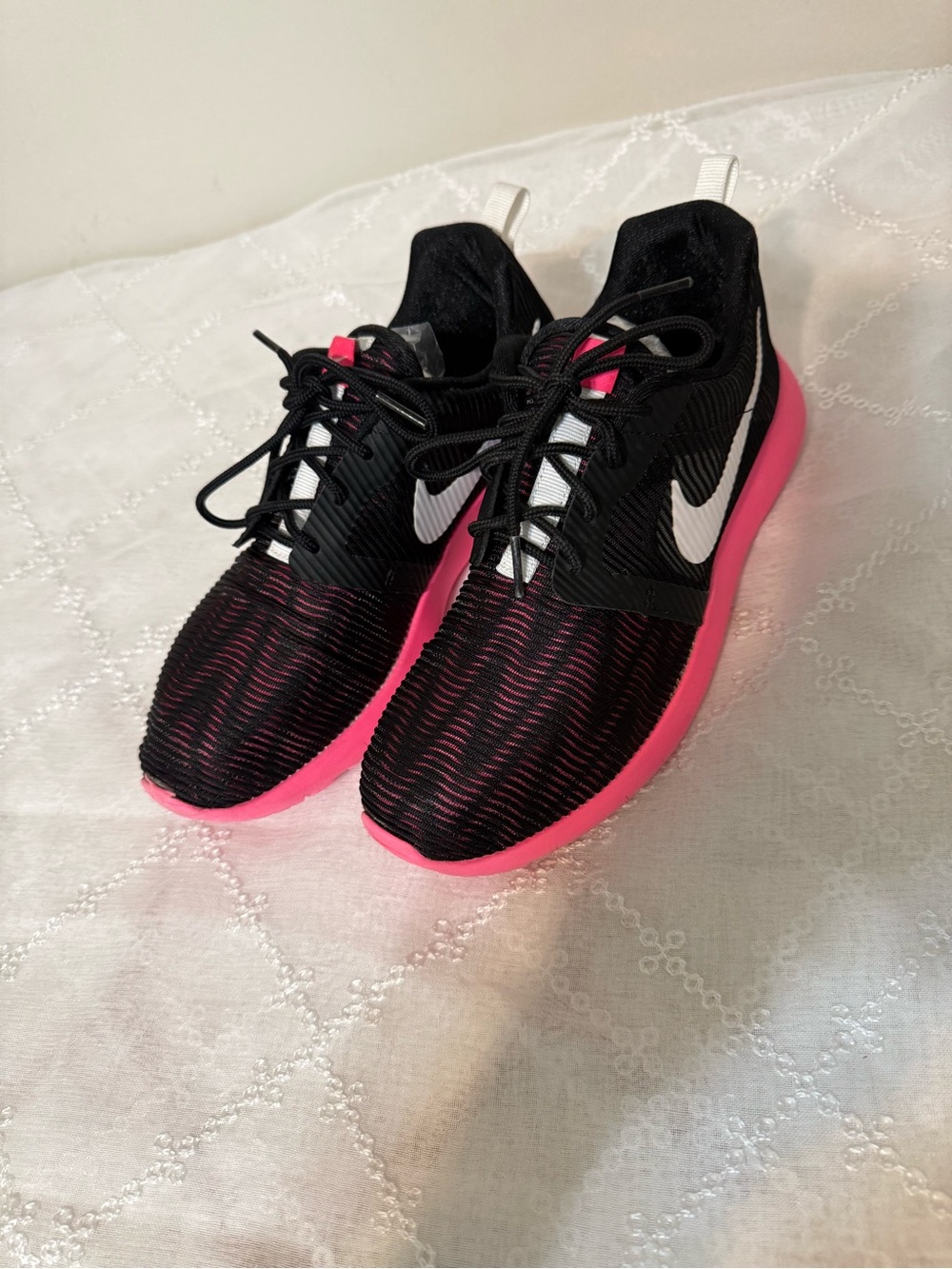 Nike Women's Black & Pink Lightweight Running Shoes